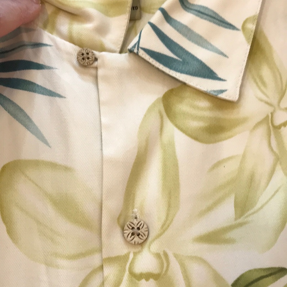 Tommy Bahama camp shirts (lot of 2) - Picture 4 of 7